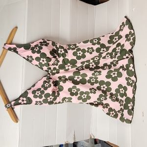 Women's sz 10 Flowered one piece Swimsuit w/built-in bra